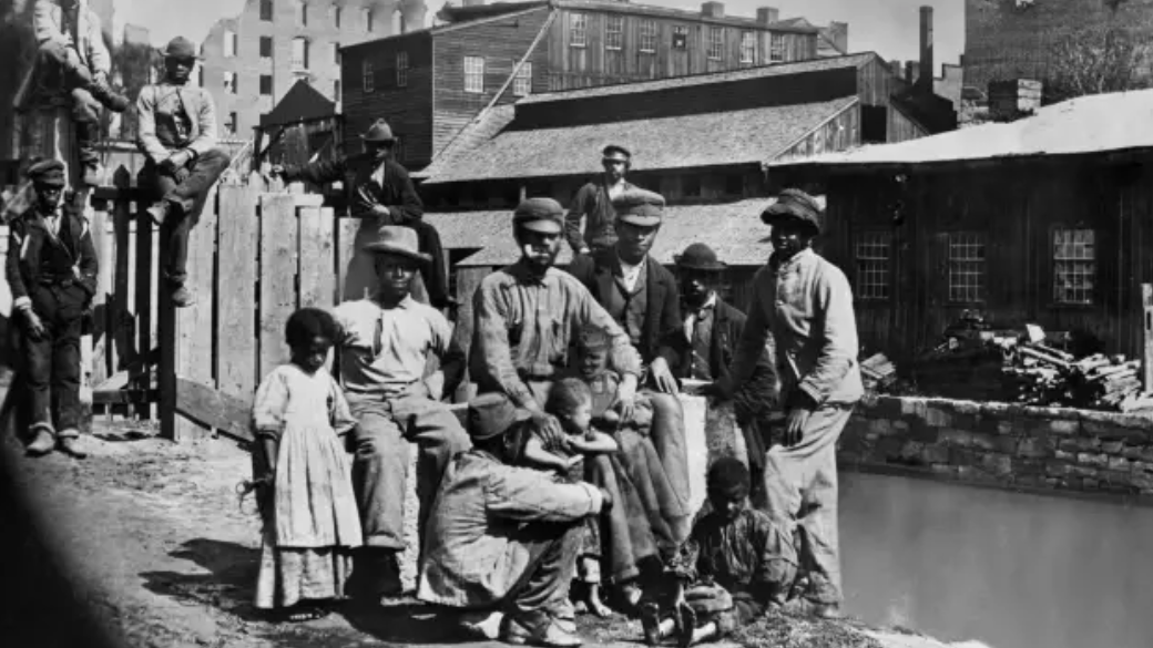 1870年，美国内战之后，南方小镇上被解放的非裔。图源：CNBC