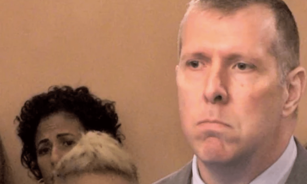 尽管知乎楼主在文章开头声明“请勿一句本文推论出‘新冠是被恶意传播的’！”，但楼主在接下来的叙述中反复暗示“新冠病毒是被美国制造出来的”。