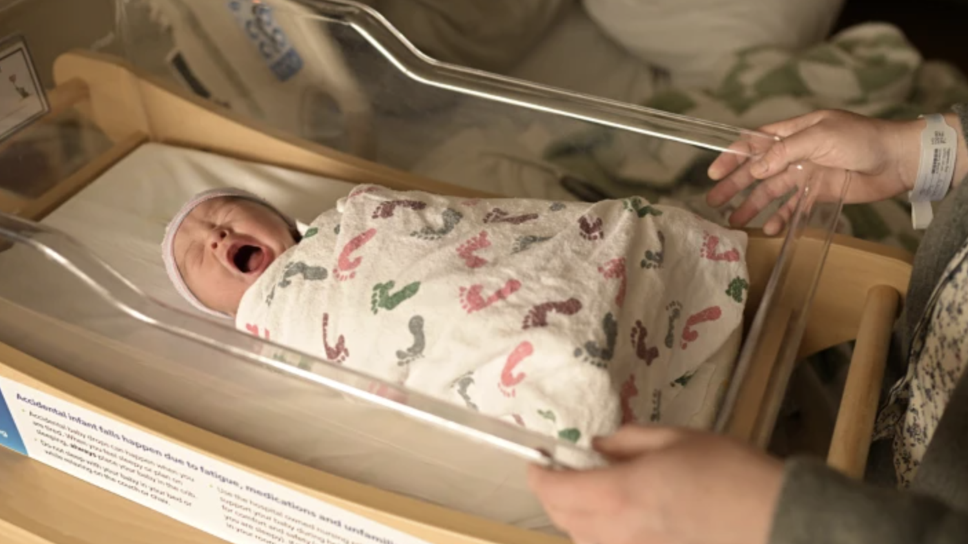 对亚裔社区而言，这一风险会不成比例的放大。CDC数据显示，美国58万至117万乙肝感染者中，58%为亚裔。约70%病例源于国外出生者，主要来自亚洲高发区如中国、越南。