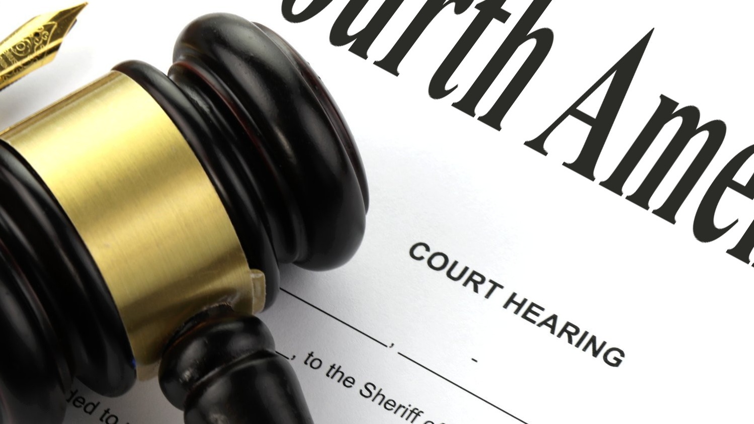 执法人员追捕逃犯属于扣押范畴，执法人员对未携带武器的逃跑嫌疑人使用致命武力，违反了宪法第4条修正案的人民权利——属于对人身自由和生命极为严重的“扣押(seizure)”；也违反宪法第14修正案的正当程序条款。第六联邦巡回上诉法院裁定克莱姆蒂·加纳胜诉。