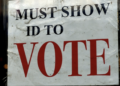 联邦法律要求首次投票的选民在申请邮寄选票时出示身份证明;在此基础上,各州对邮寄选票也有额外的ID要求。换言之,“投票完全不需要ID”是一种常见的误解,大多数州实际上是有相关要求的,只是严格程度和落实方式因州而异。